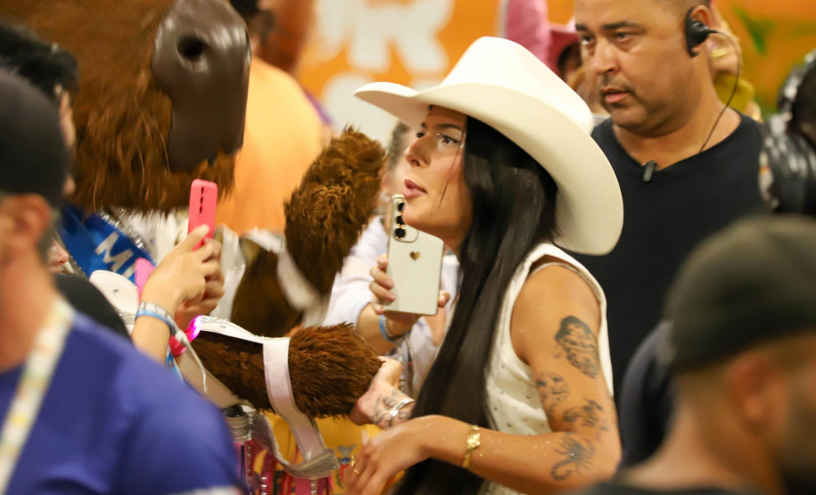 Ana Castela confirma status de fenômeno diante de 228 mil pessoas no Verão Maior Paraná