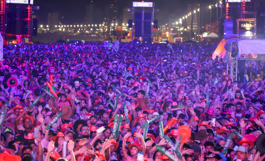 Ana Castela confirma status de fenômeno diante de 228 mil pessoas no Verão Maior Paraná