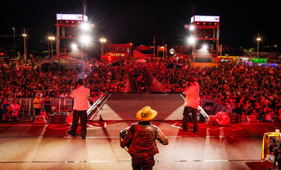 Verão Maior: Murilo Huff e Léo & Raphael abrem fim de semana do sertanejo em Pontal
