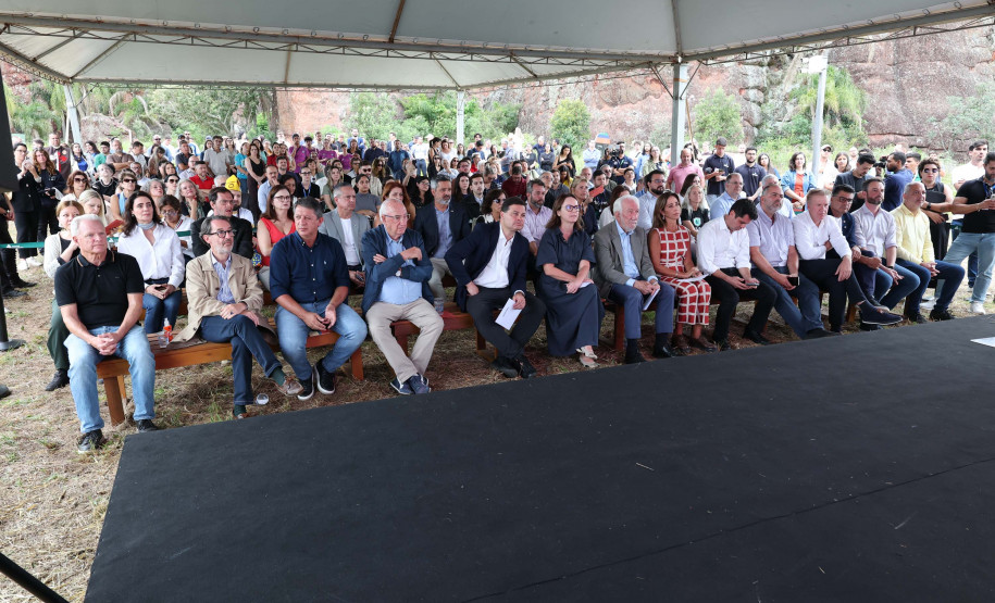 Parque Estadual de Vila Velha vira museu a céu aberto com projeto do MON