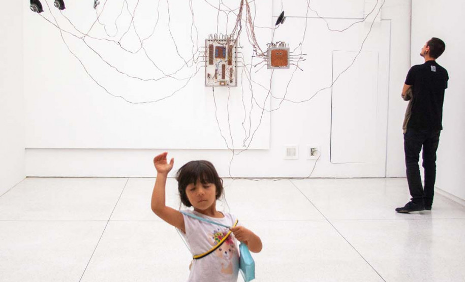 Novo miniauditório do MON é inaugurado com exposição de fotos de Dico Kremer