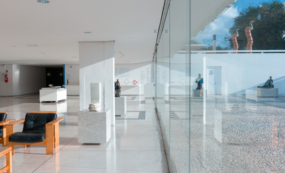 Programa Arte para Maiores explora a arquitetura do MON no mês de março