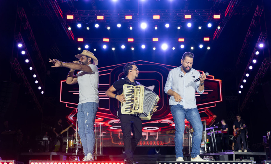 Diego & Arnaldo abrem último fim de semana do Verão Maior Paraná com show eclético em Pontal do Paraná