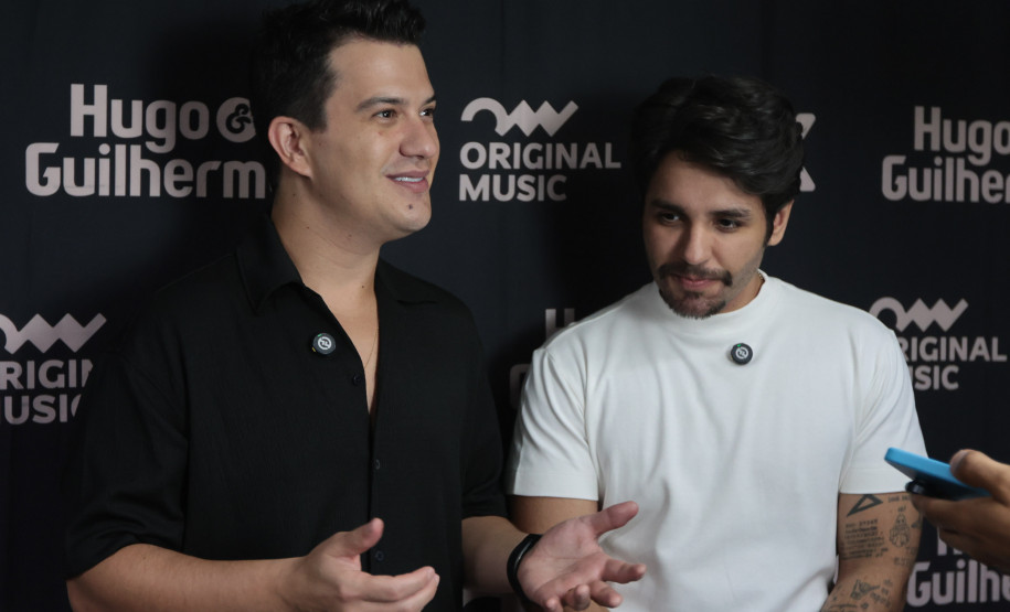 Hugo & Guilherme atraem 87 mil pessoas para as areias de Caiobá com hits icônicos