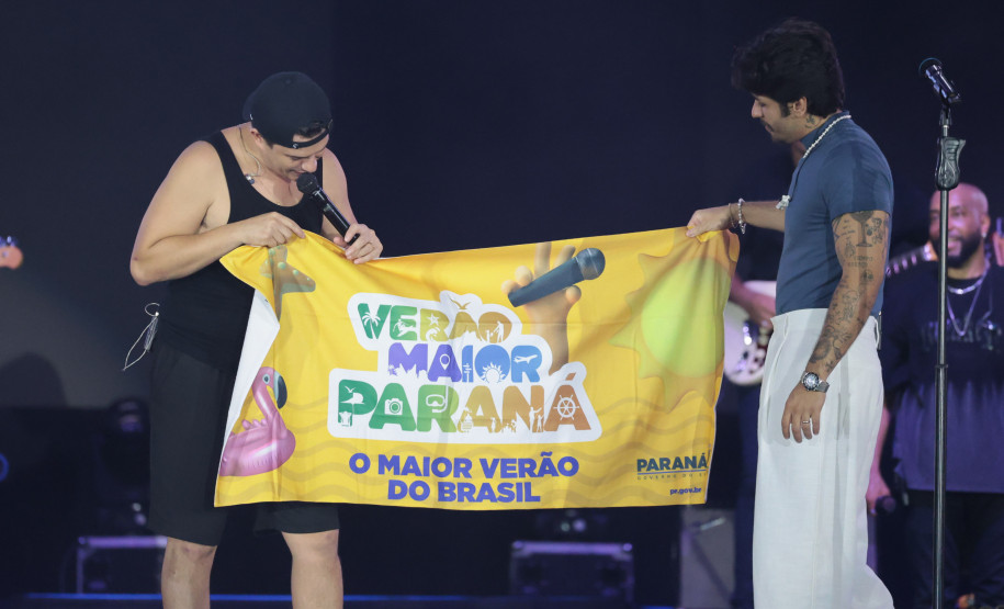 Hugo & Guilherme atraem 87 mil pessoas para as areias de Caiobá com hits icônicos