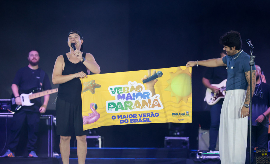 Hugo & Guilherme atraem 87 mil pessoas para as areias de Caiobá com hits icônicos