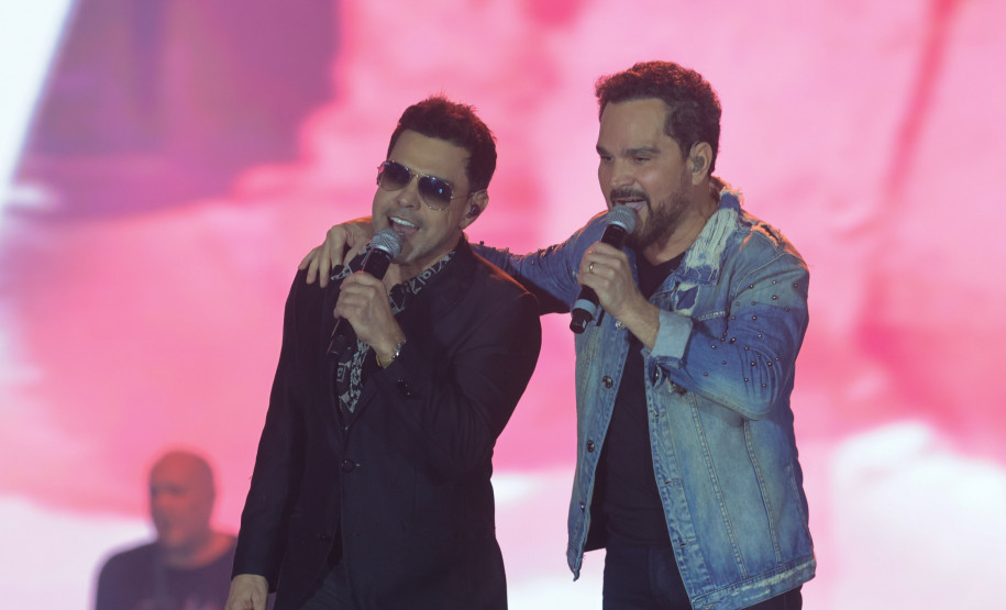 A dupla Zezé Di Camargo e Luciano durante a apresentação do seu show dentro da programação do Verão Maior Paraná, em Matinhos - 07/02/2026