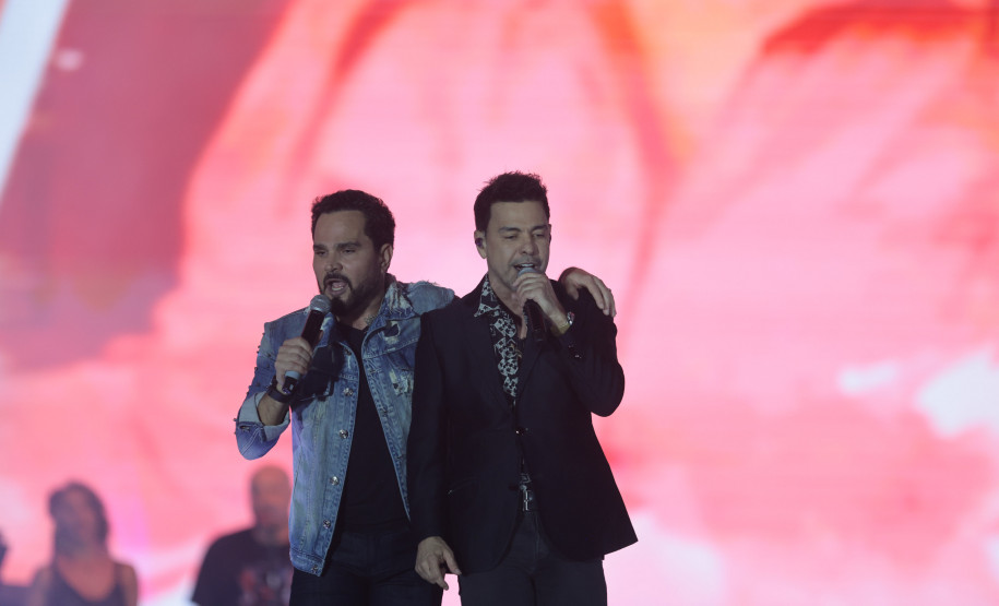 A dupla Zezé Di Camargo e Luciano durante a apresentação do seu show dentro da programação do Verão Maior Paraná, em Matinhos - 07/02/2026