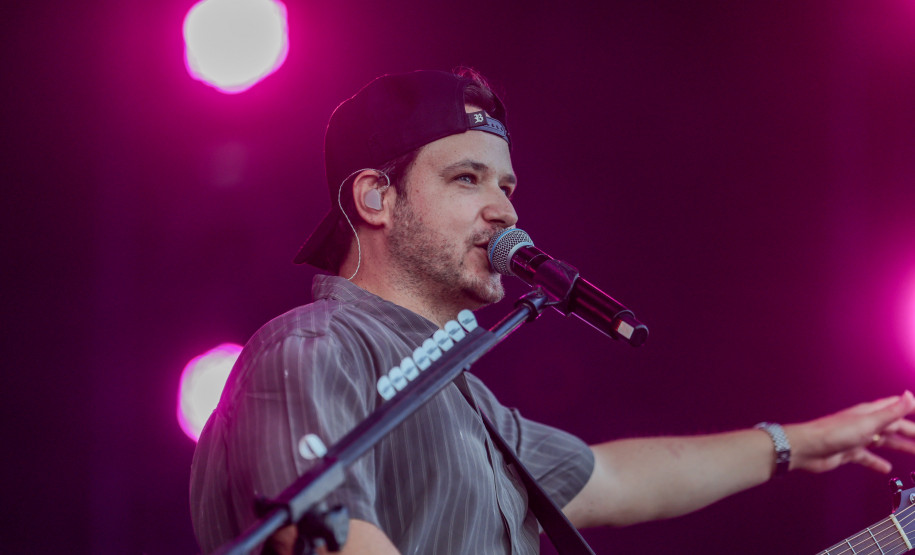 A dupla Israel e Rodolffo  durante  apresentação do seu  show  no Verão Maior Paraná, em Matinhos - 08/02/2026