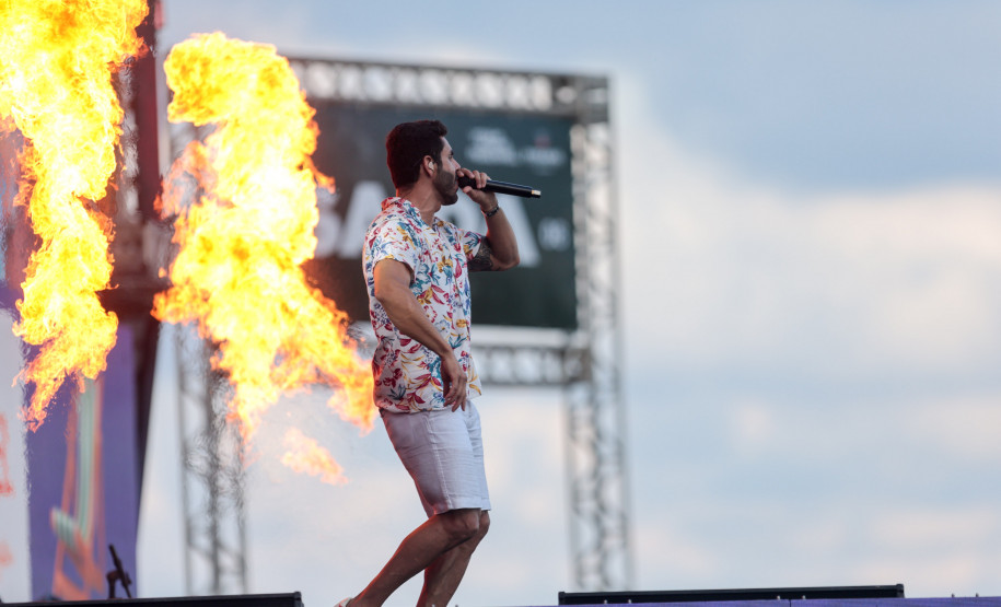 A dupla Israel e Rodolffo  durante  apresentação do seu  show  no Verão Maior Paraná, em Matinhos - 08/02/2026