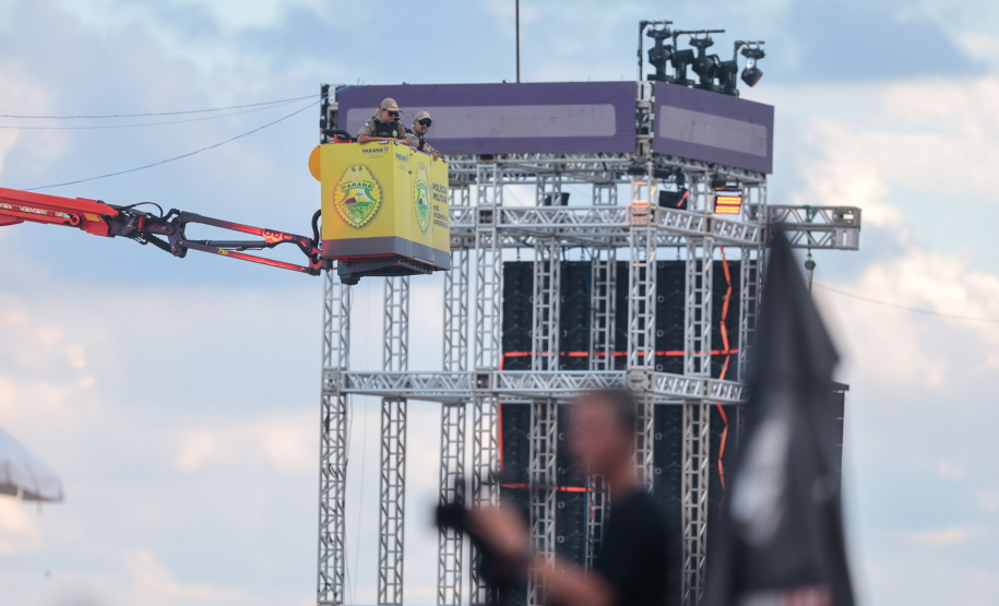 A dupla Israel e Rodolffo  durante  apresentação do seu  show  no Verão Maior Paraná, em Matinhos - 08/02/2026