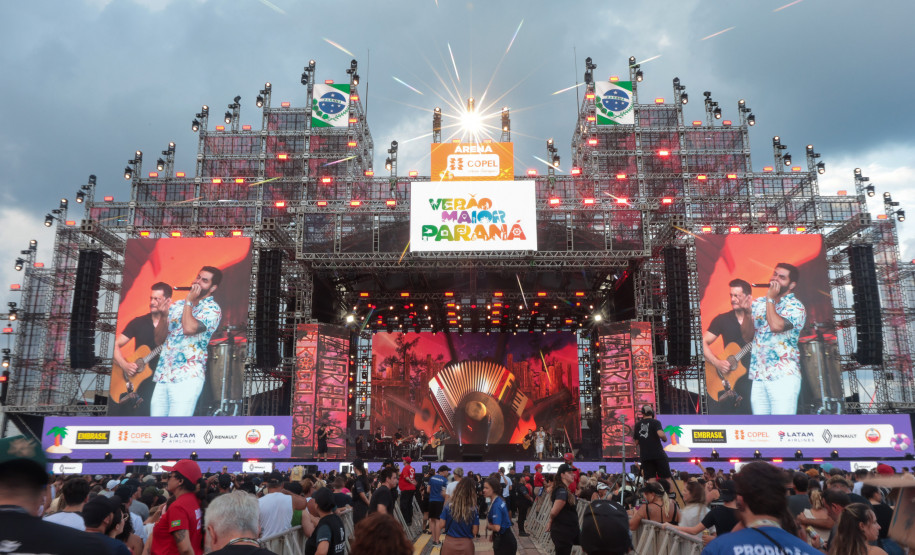 A dupla Israel e Rodolffo  durante  apresentação do seu  show  no Verão Maior Paraná, em Matinhos - 08/02/2026