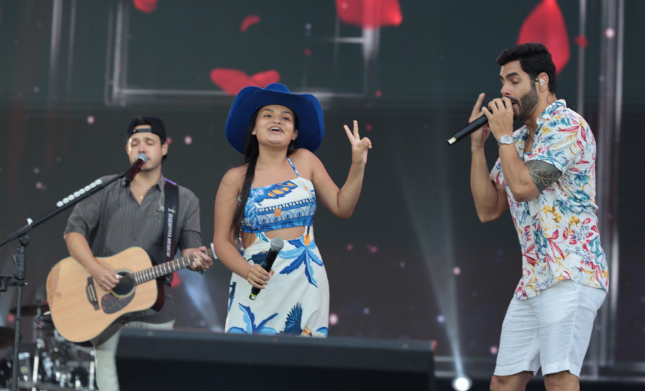 A dupla Israel e Rodolffo  durante  apresentação do seu  show  no Verão Maior Paraná, em Matinhos - 08/02/2026