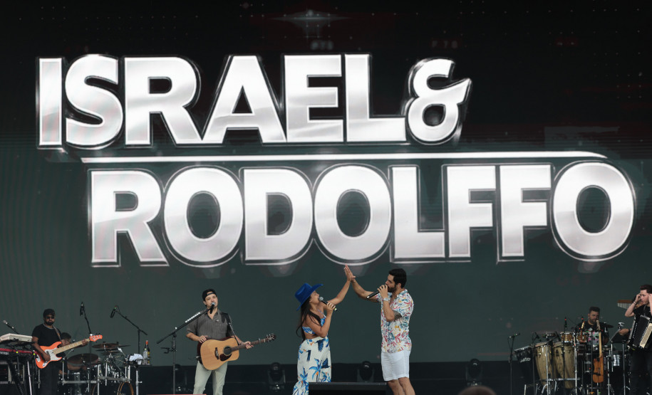 A dupla Israel e Rodolffo  durante  apresentação do seu  show  no Verão Maior Paraná, em Matinhos - 08/02/2026