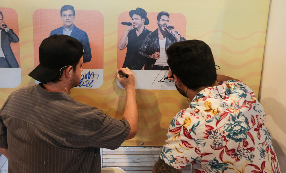 A dupla Israel e Rodolffo  durante  apresentação do seu  show  no Verão Maior Paraná, em Matinhos - 08/02/2026