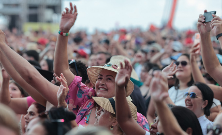 A dupla Israel e Rodolffo  durante  apresentação do seu  show  no Verão Maior Paraná, em Matinhos - 08/02/2026