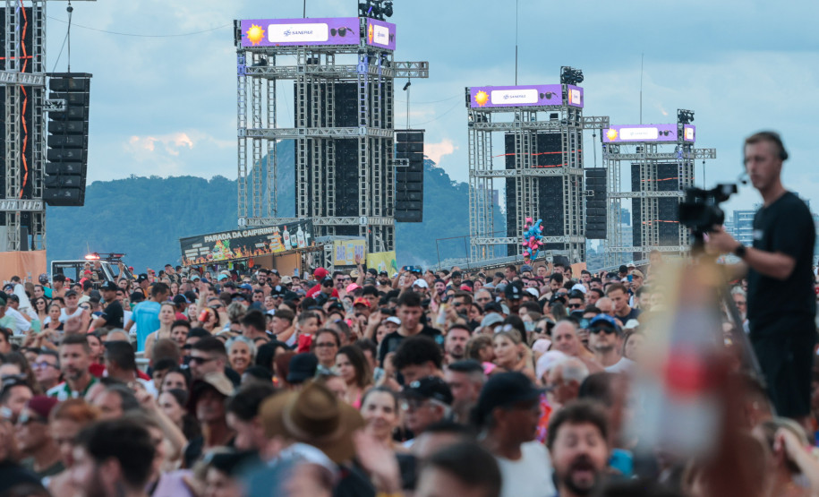 A dupla Israel e Rodolffo  durante  apresentação do seu  show  no Verão Maior Paraná, em Matinhos - 08/02/2026