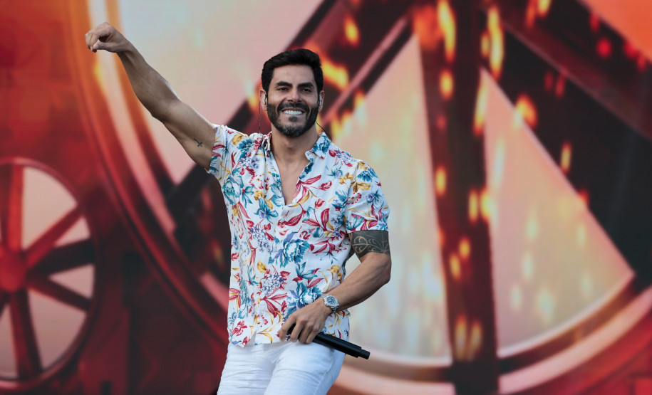 A dupla Israel e Rodolffo  durante  apresentação do seu  show  no Verão Maior Paraná, em Matinhos - 08/02/2026