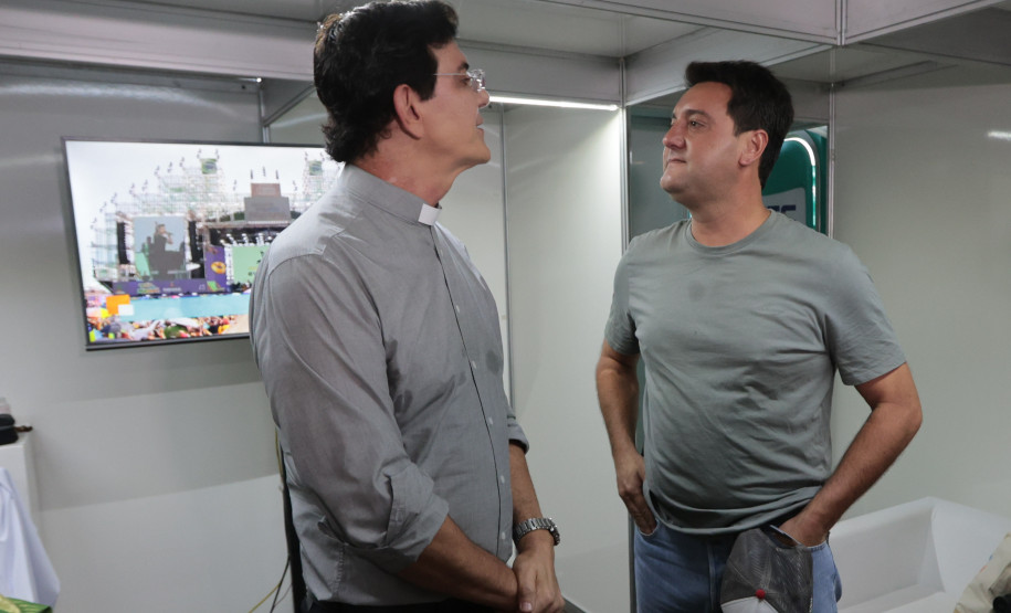 Padre Reginaldo Manzotti reúne 38 mil pessoas no último domingo do Verão Maior Paraná