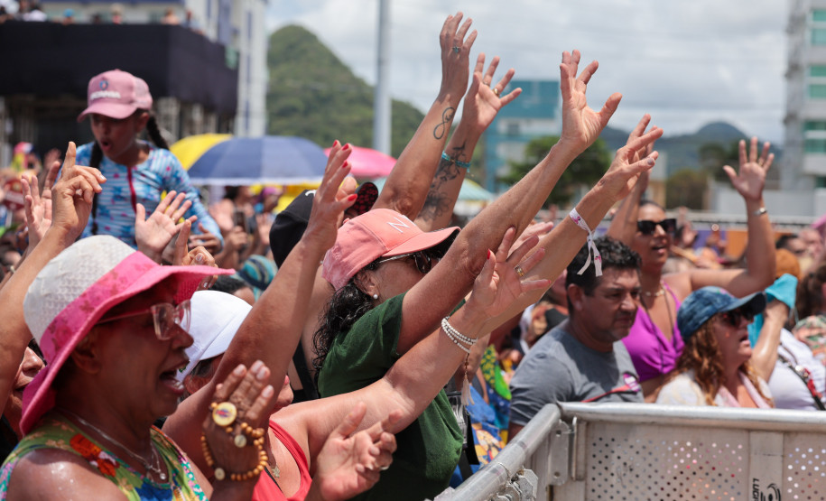 Padre Reginaldo Manzotti reúne 38 mil pessoas no último domingo do Verão Maior Paraná
