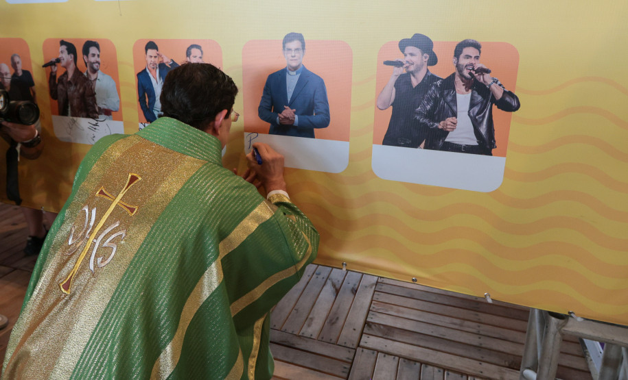 Padre Reginaldo Manzotti reúne 38 mil pessoas no último domingo do Verão Maior Paraná