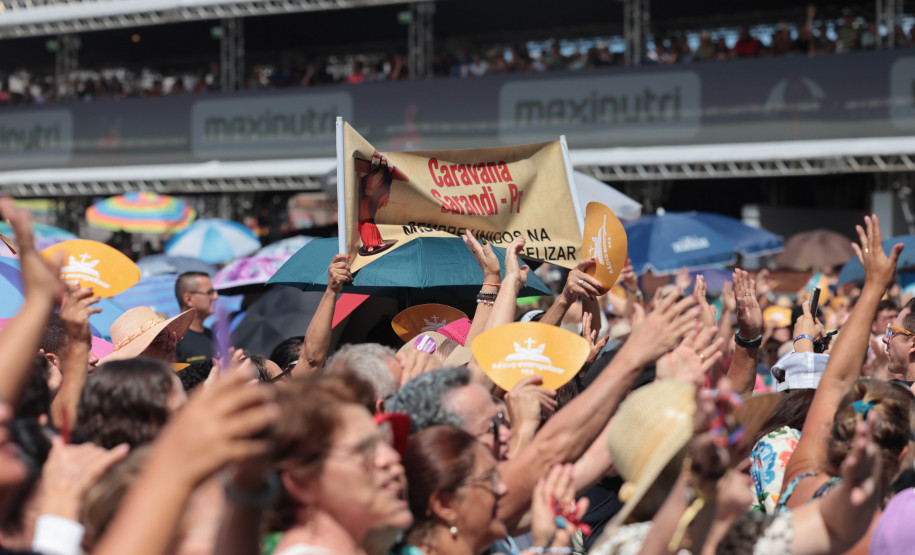 Padre Reginaldo Manzotti reúne 38 mil pessoas no último domingo do Verão Maior Paraná