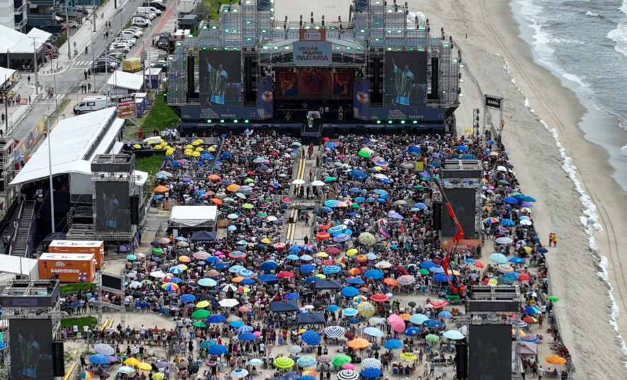 Padre Reginaldo Manzotti reúne 38 mil pessoas no último domingo do Verão Maior Paraná