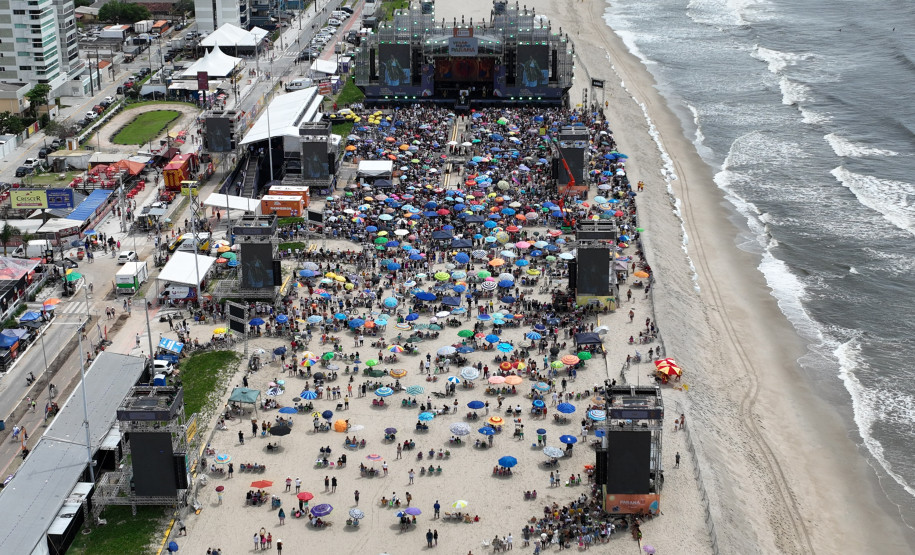 Padre Reginaldo Manzotti reúne 38 mil pessoas no último domingo do Verão Maior Paraná