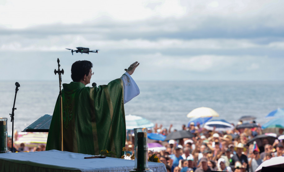 Padre Reginaldo Manzotti reúne 38 mil pessoas no último domingo do Verão Maior Paraná