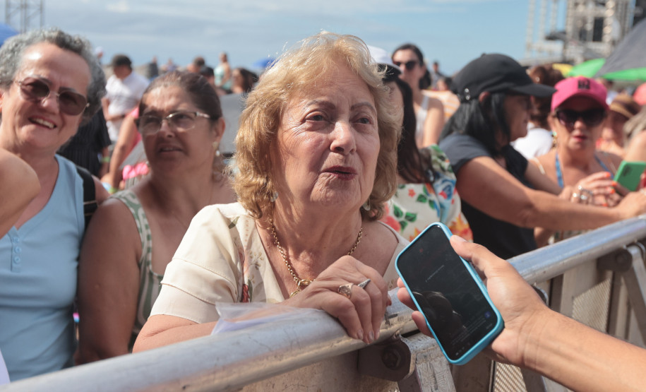 Padre Reginaldo Manzotti reúne 38 mil pessoas no último domingo do Verão Maior Paraná