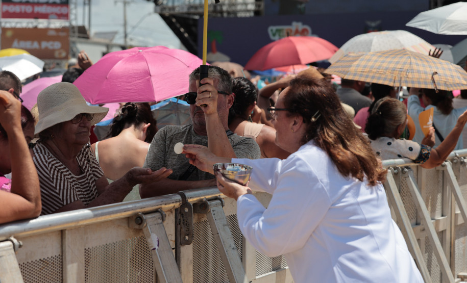 Padre Reginaldo Manzotti reúne 38 mil pessoas no último domingo do Verão Maior Paraná