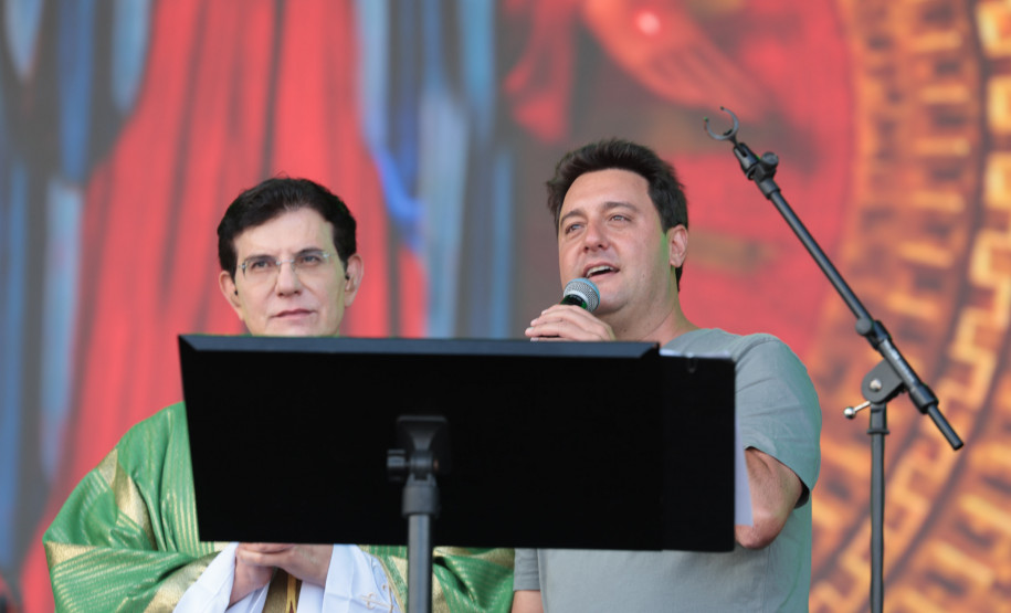Padre Reginaldo Manzotti reúne 38 mil pessoas no último domingo do Verão Maior Paraná