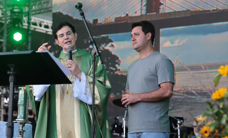 Padre Reginaldo Manzotti reúne 38 mil pessoas no último domingo do Verão Maior Paraná