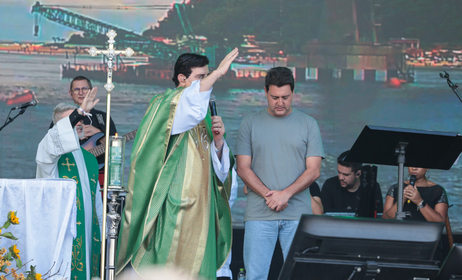 Padre Reginaldo Manzotti reúne 38 mil pessoas no último domingo do Verão Maior Paraná