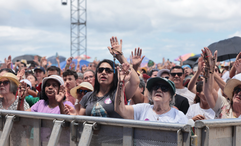 Padre Reginaldo Manzotti reúne 38 mil pessoas no último domingo do Verão Maior Paraná
