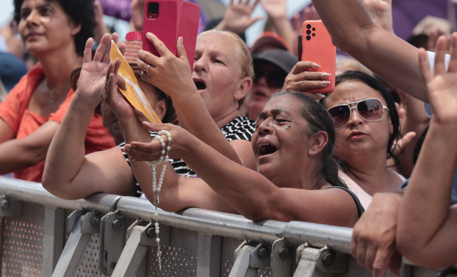 Padre Reginaldo Manzotti reúne 38 mil pessoas no último domingo do Verão Maior Paraná