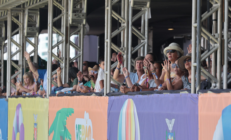 Padre Reginaldo Manzotti reúne 38 mil pessoas no último domingo do Verão Maior Paraná