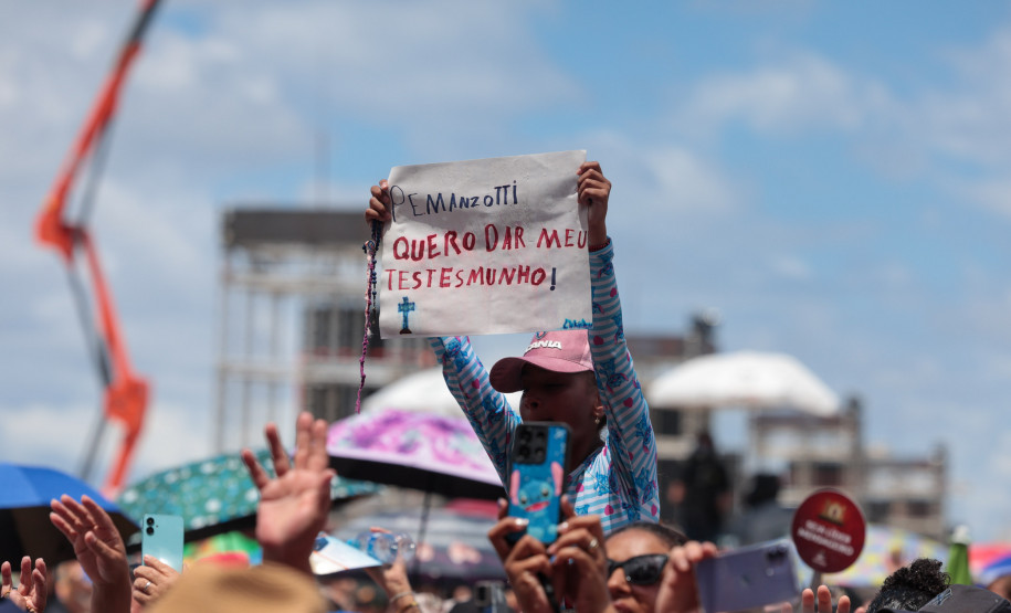 Padre Reginaldo Manzotti reúne 38 mil pessoas no último domingo do Verão Maior Paraná