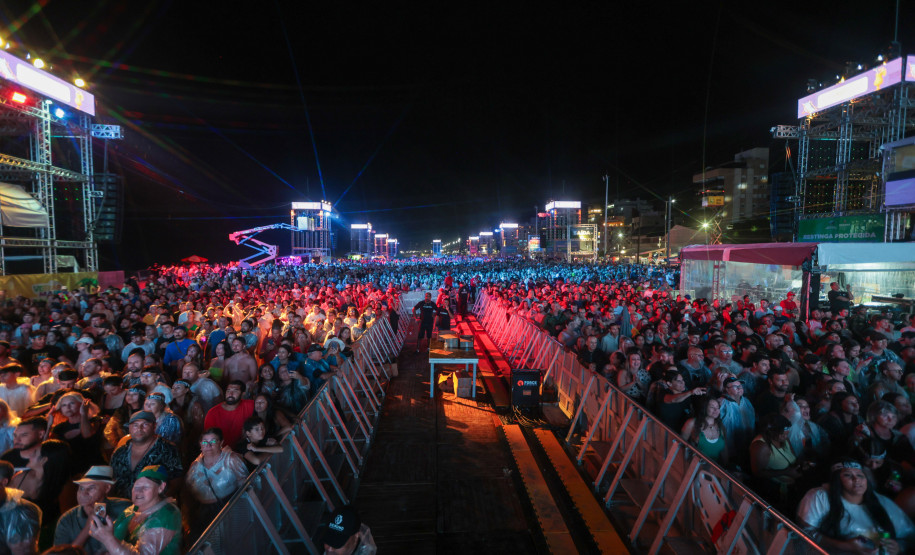 A dupla Zezé Di Camargo e Luciano durante a apresentação do seu show dentro da programação do Verão Maior Paraná, em Matinhos - 07/02/2026