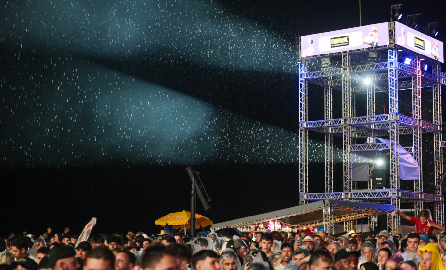 A dupla Zezé Di Camargo e Luciano durante a apresentação do seu show dentro da programação do Verão Maior Paraná, em Matinhos - 07/02/2026