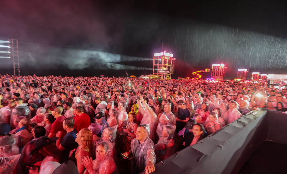 A dupla Zezé Di Camargo e Luciano durante a apresentação do seu show dentro da programação do Verão Maior Paraná, em Matinhos - 07/02/2026