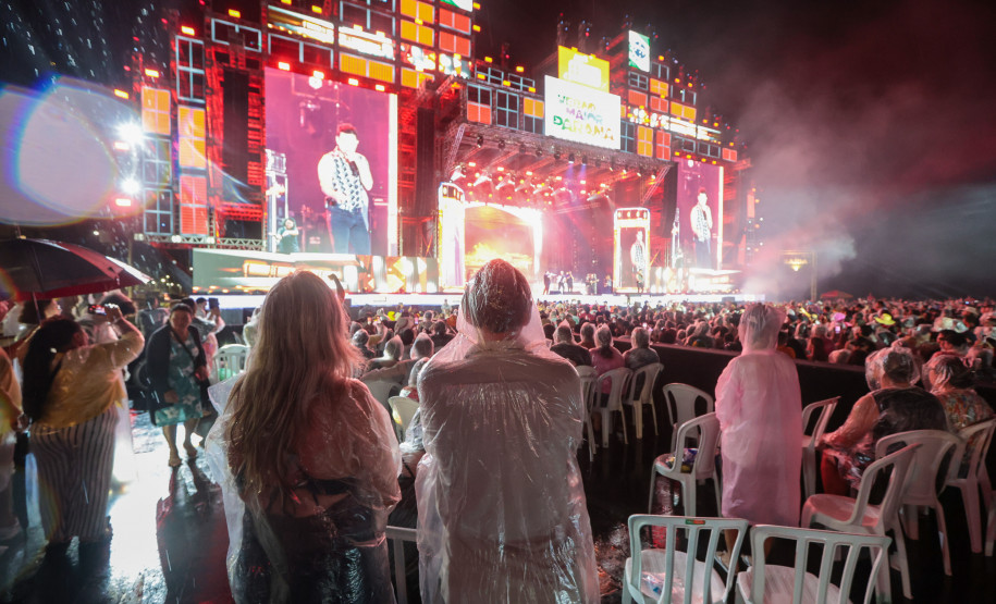 A dupla Zezé Di Camargo e Luciano durante a apresentação do seu show dentro da programação do Verão Maior Paraná, em Matinhos - 07/02/2026