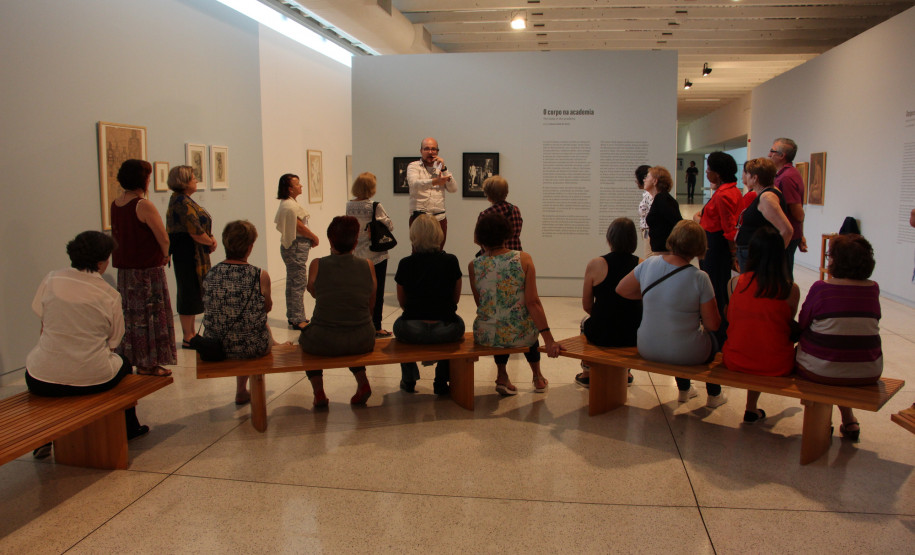 Programa Arte para Maiores explora a arquitetura do MON no mês de março