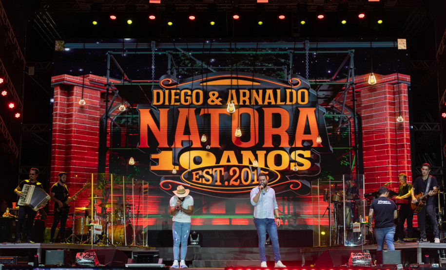Diego & Arnaldo abrem último fim de semana do Verão Maior Paraná com show eclético em Pontal do Paraná