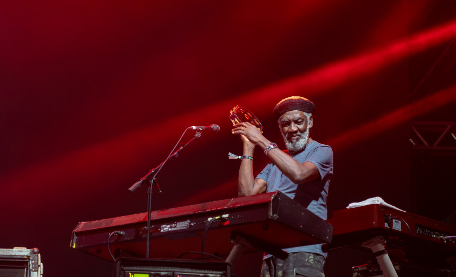 Paralamas do Sucesso voltam a empolgar público com hits atemporais em retorno ao Litoral paranaense