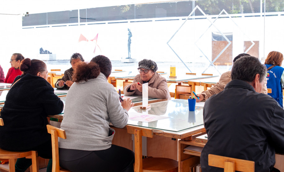 Programa Arte para Maiores explora a arquitetura do MON no mês de março