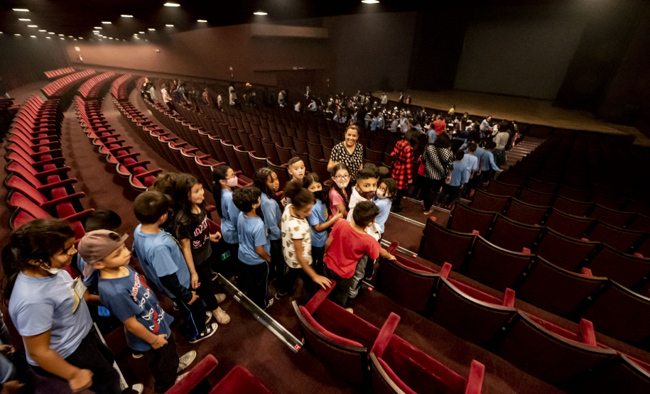 Governo do Paraná abre edital da 3.ª edição do programa Crianças no Teatro