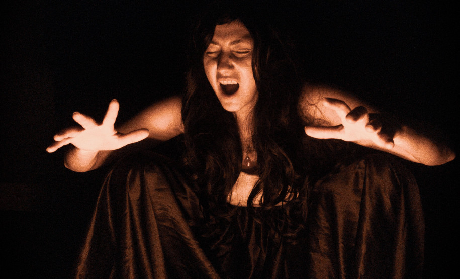 Despedida do Verão Maior e peças cômicas nos palcos estão na agenda cultural da semana