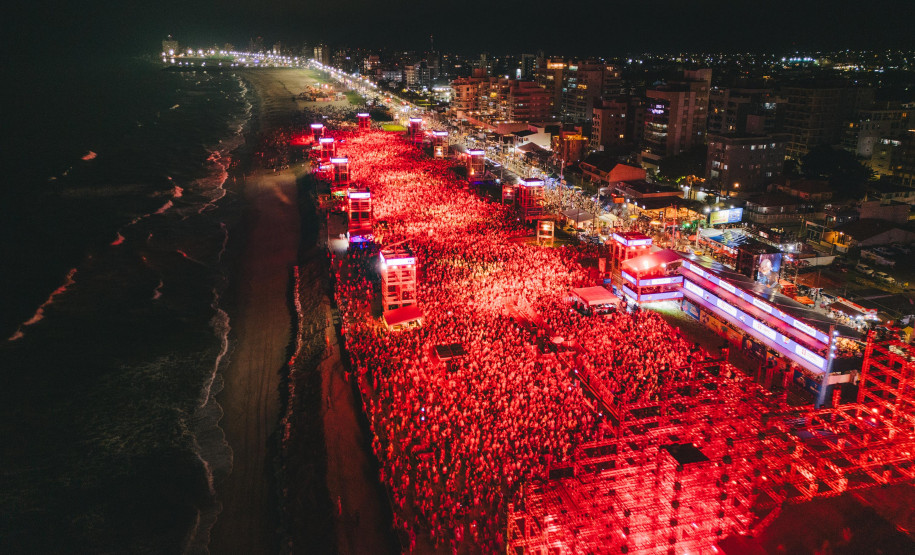 Aonde quer que eu vá: chuva, coral e emoção marcam show dos Paralamas em Matinhos