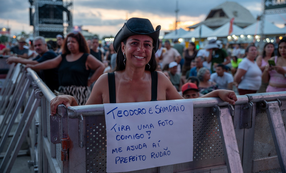 Clássicos do sertanejo no Verão Maior, Teodoro & Sampaio e Gian & Giovani agitam Pontal do Paraná